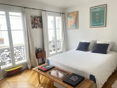 Un ou plusieurs lits dans un hébergement de l'établissement Au pied de Montmartre