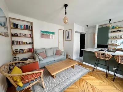 Coin salon dans l'établissement Au pied de Montmartre