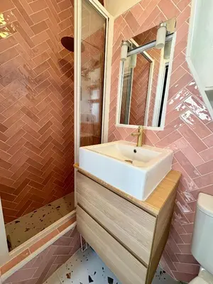 Salle de bains dans l'établissement Au pied de Montmartre