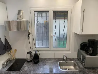 Cuisine ou kitchenette dans l'établissement Charmant appartement - PARIS 18