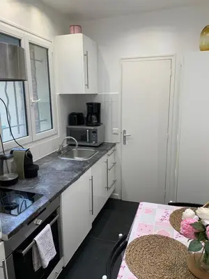 Cuisine ou kitchenette dans l'établissement Charmant appartement - PARIS 18