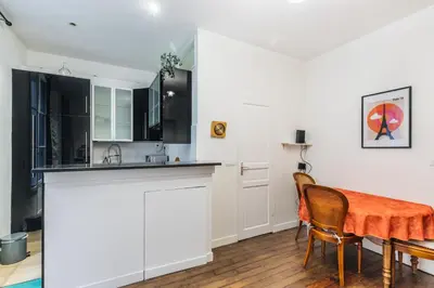 Cuisine ou kitchenette dans l'établissement Charmant 34 m au cœur de Montmartre