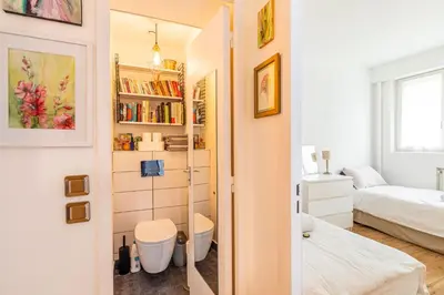 Salle de bains dans l'établissement GuestReady - Séjour au calme à Belleville