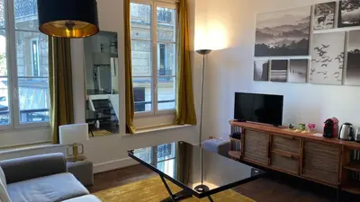 Télévision ou salle de divertissement dans l'établissement Marais joli deux pièces