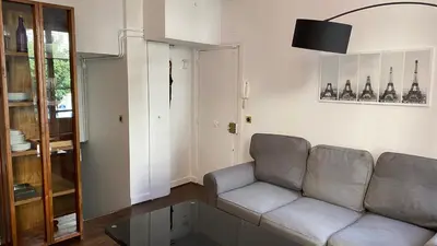 Coin salon dans l'établissement Marais joli deux pièces