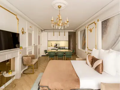 Télévision ou salle de divertissement dans l'établissement Merveil - Luxury Suite - Marais - Saint Martin I