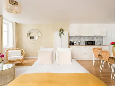 Cuisine ou kitchenette dans l'établissement Merveil Family Suite - Champs Elysees - Roosevelt