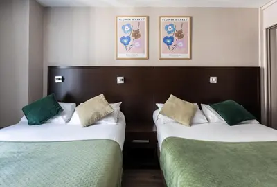 Un ou plusieurs lits dans un hébergement de l'établissement Hotel Bristol Nord Paris