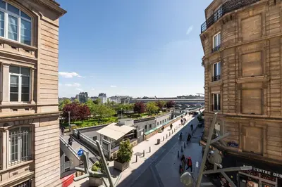 Vue générale sur Paris ou vue de la ville depuis l'hôtel