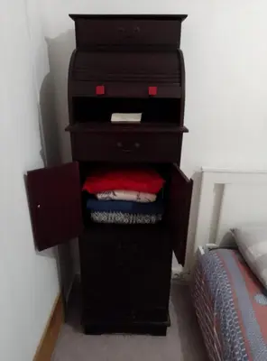 Un ou plusieurs lits dans un hébergement de l'établissement Guesthouse 40 m2 pour 2,3,4,5 personnes-Rez de Chaussée sur Rue et Patio-Séjour,Cuisine,SDB,Chambre avec Lit double-2 canapés lit japonais et matelas gonflable-Entrée côté Rue Berzélius-4 m du Métro Brochant lig13- Bus 31,54,74 ers sites touristiques