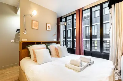 Un ou plusieurs lits dans un hébergement de l'établissement Quiet apartment with terrace&AC-Le Marais/Bastille