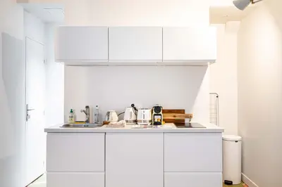 Cuisine ou kitchenette dans l'établissement Quiet apartment with terrace&AC-Le Marais/Bastille