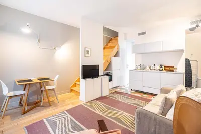 Cuisine ou kitchenette dans l'établissement Quiet apartment with terrace&AC-Le Marais/Bastille