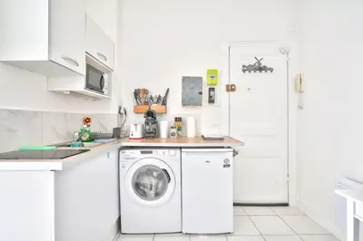 Cuisine ou kitchenette dans l'établissement Magnificent studio near Paris