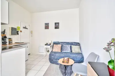 Cuisine ou kitchenette dans l'établissement Magnificent studio near Paris
