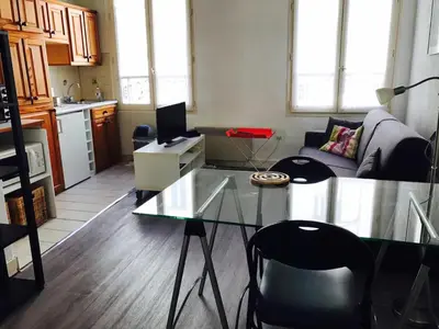 Cuisine ou kitchenette dans l'établissement Studio Oberkampf