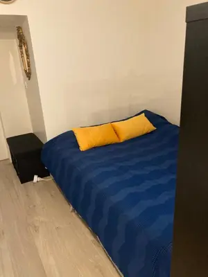 Un ou plusieurs lits dans un hébergement de l'établissement Une chambre chez nous, à 12 minutes de Paris