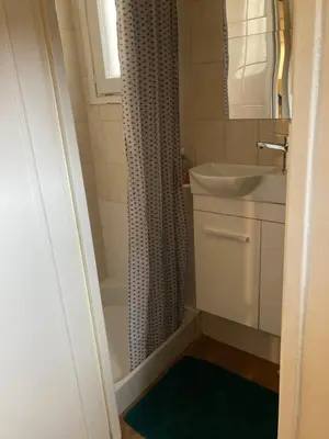 Salle de bains dans l'établissement Une chambre chez nous, à 12 minutes de Paris