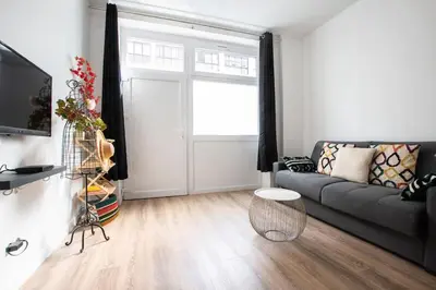 Télévision ou salle de divertissement dans l'établissement HSH Traversière-Boulogne-Billancourt I Appartement 4P