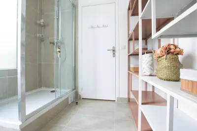 Salle de bains dans l'établissement HSH Traversière-Boulogne-Billancourt I Appartement 4P