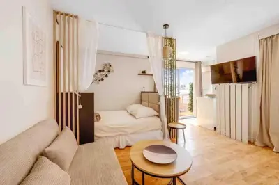 Télévision ou salle de divertissement dans l'établissement Appartement Panorama - à seulement 15 minutes des Champs-Élysées