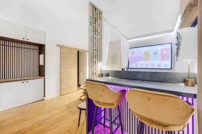 Télévision ou salle de divertissement dans l'établissement Appartement Panorama - à seulement 15 minutes des Champs-Élysées