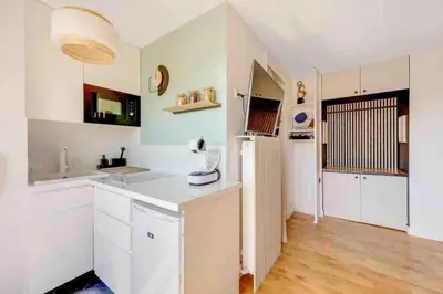 Cuisine ou kitchenette dans l'établissement Appartement Panorama - à seulement 15 minutes des Champs-Élysées