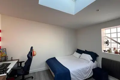 Un ou plusieurs lits dans un hébergement de l'établissement maison avec 5 chambres et jardin à Malakoff