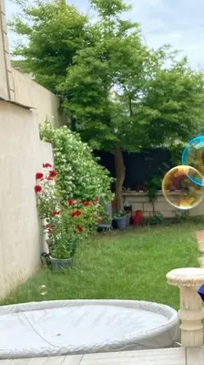 Jardin de l'établissement maison avec 5 chambres et jardin à Malakoff