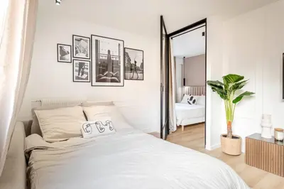 Un ou plusieurs lits dans un hébergement de l'établissement Luxurious 3 min walk from Eiffel Tower