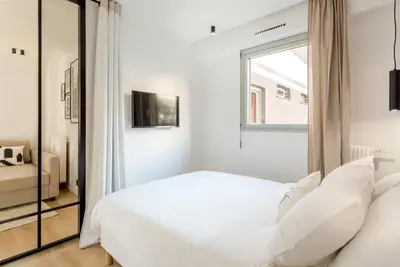 Un ou plusieurs lits dans un hébergement de l'établissement Luxurious 3 min walk from Eiffel Tower