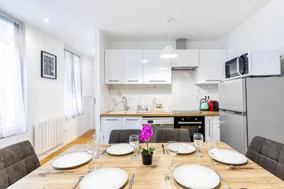 Cuisine ou kitchenette dans l'établissement GuestReady - Fantastic stay near Musée du Louvre