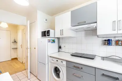 Cuisine ou kitchenette dans l'établissement GuestReady - White getaway near Jardin des Plantes