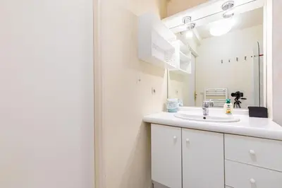Salle de bains dans l'établissement GuestReady - White getaway near Jardin des Plantes
