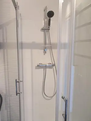 Salle de bains dans l'établissement 2 pièces lumineux aux portes de Paris