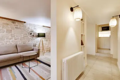 Coin salon dans l'établissement Pick A Flat's Apartment on l'Ile de la Cité - Quai de L'Horloge