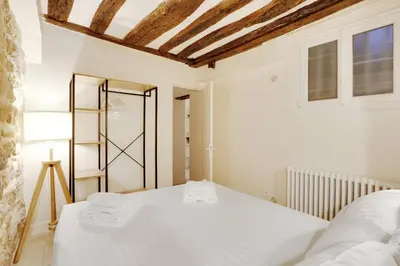 Un ou plusieurs lits dans un hébergement de l'établissement Pick A Flat's Apartment on l'Ile de la Cité - Quai de L'Horloge