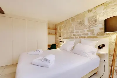 Un ou plusieurs lits dans un hébergement de l'établissement Pick A Flat's Apartment on l'Ile de la Cité - Quai de L'Horloge
