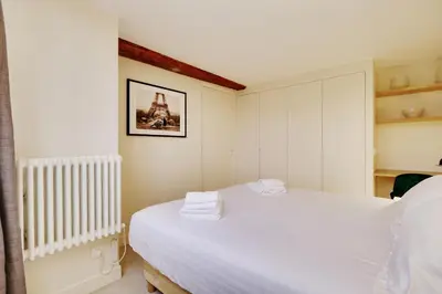 Un ou plusieurs lits dans un hébergement de l'établissement Pick A Flat's Apartment on l'Ile de la Cité - Quai de L'Horloge
