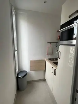 Cuisine ou kitchenette dans l'établissement Flex Check in - Métro 14 et 7 - Free Parking - Late check out possible