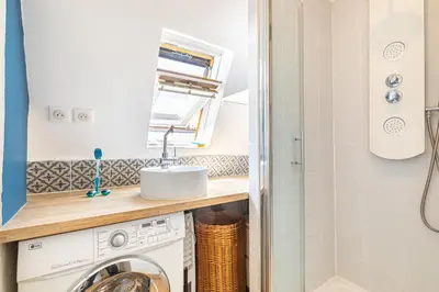 Salle de bains dans l'établissement Lovely apartment Paris Saint-Lazare Opéra