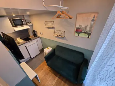 Cuisine ou kitchenette dans l'établissement 2G- Studio tout équipé avec cuisine proche Paris