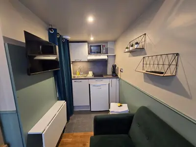 Cuisine ou kitchenette dans l'établissement 2G- Studio tout équipé avec cuisine proche Paris