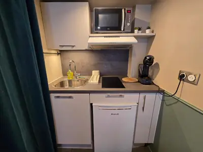 Cuisine ou kitchenette dans l'établissement 2G- Studio tout équipé avec cuisine proche Paris