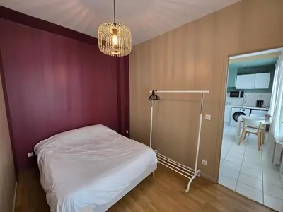 Un ou plusieurs lits dans un hébergement de l'établissement Appartement spacieux 28m2 avec chambre séparée