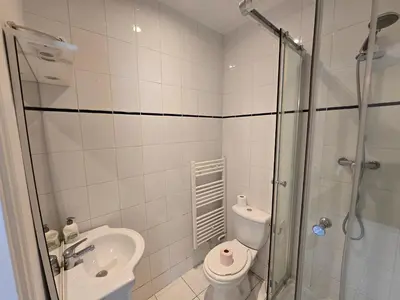 Salle de bains dans l'établissement Appartement spacieux 28m2 avec chambre séparée