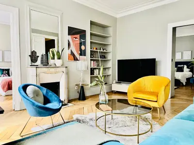 Télévision ou salle de divertissement dans l'établissement Luxury Place in Le Marais - Central Paris