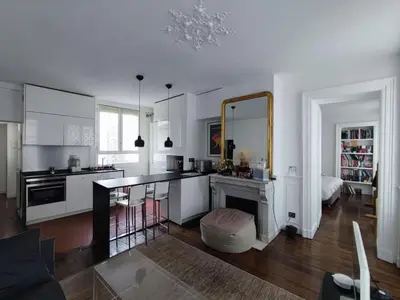 Cuisine ou kitchenette dans l'établissement Air conditioning Paris central stylish apartment