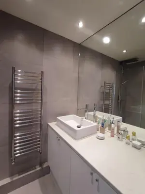 Salle de bains dans l'établissement Air conditioning Paris central stylish apartment