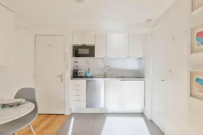 Cuisine ou kitchenette dans l'établissement Bel appartement au coeur de Montorgueil